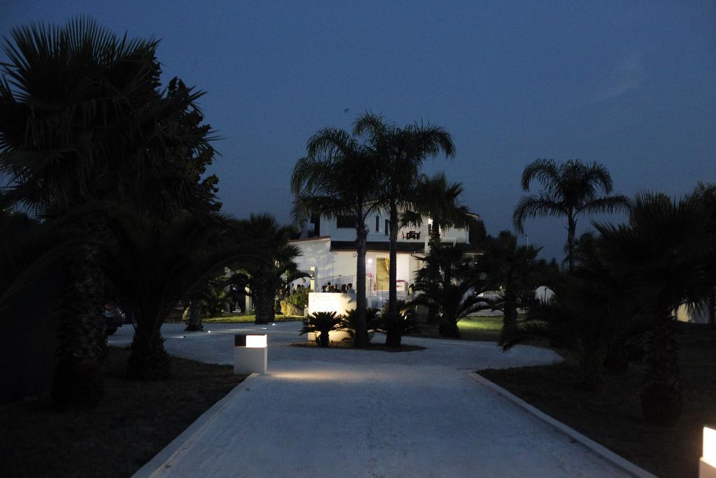 Tenuta I Giardini Del Salento Acomodação com café da manhã Veglie Exterior foto